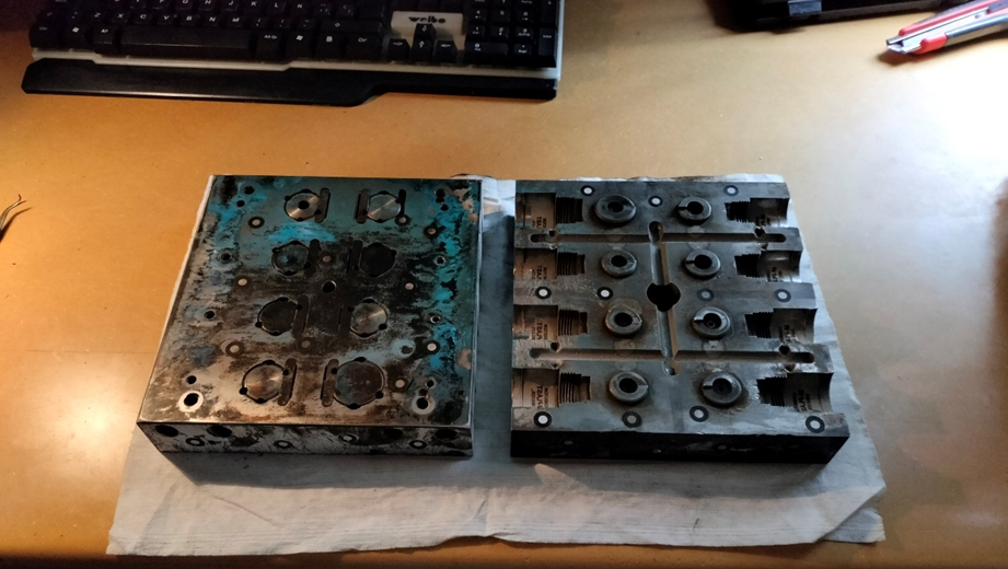 Escaneo 3D de un molde industrial para digitalización y control de calidad.