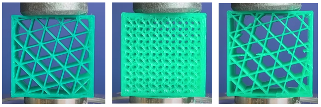 Máquina hidráulica aplicando compresión sobre patrones de relleno de impresión 3D.