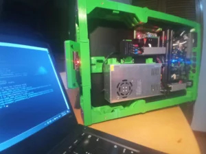 Impresora 3D Ender 3 optimizada con componentes y diseño estilo Voron para un rendimiento mejorado.